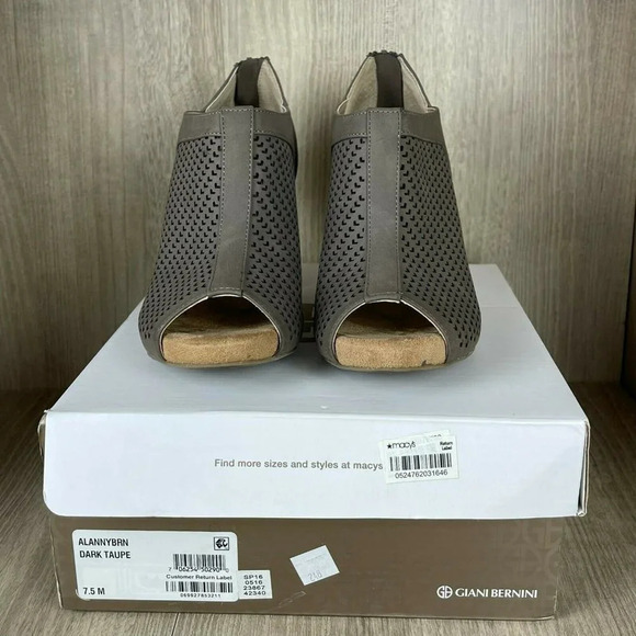 Giani Bernini Bootie Women's Sz 7.5M Alannybrn Heeled Peep Toe Perforated Taupe - Picture 3 of 8